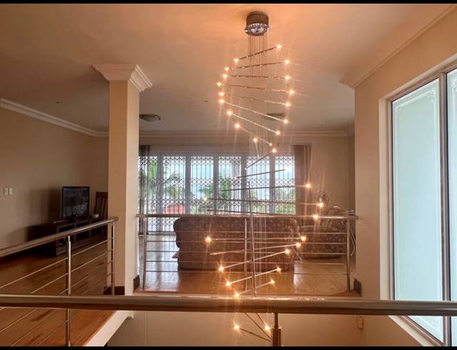 6 BEDROOM HOUSE FOR SALE IN LA LUCIA